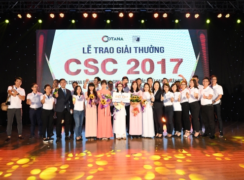 Nữ sinh viên xuất sắc Trường ĐH Xây dựng nhận giải thưởng CSC 2017